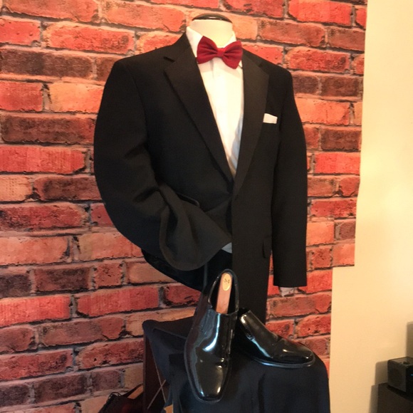 Gerald Austin Tuxedo Coat - Picture 9 of 17